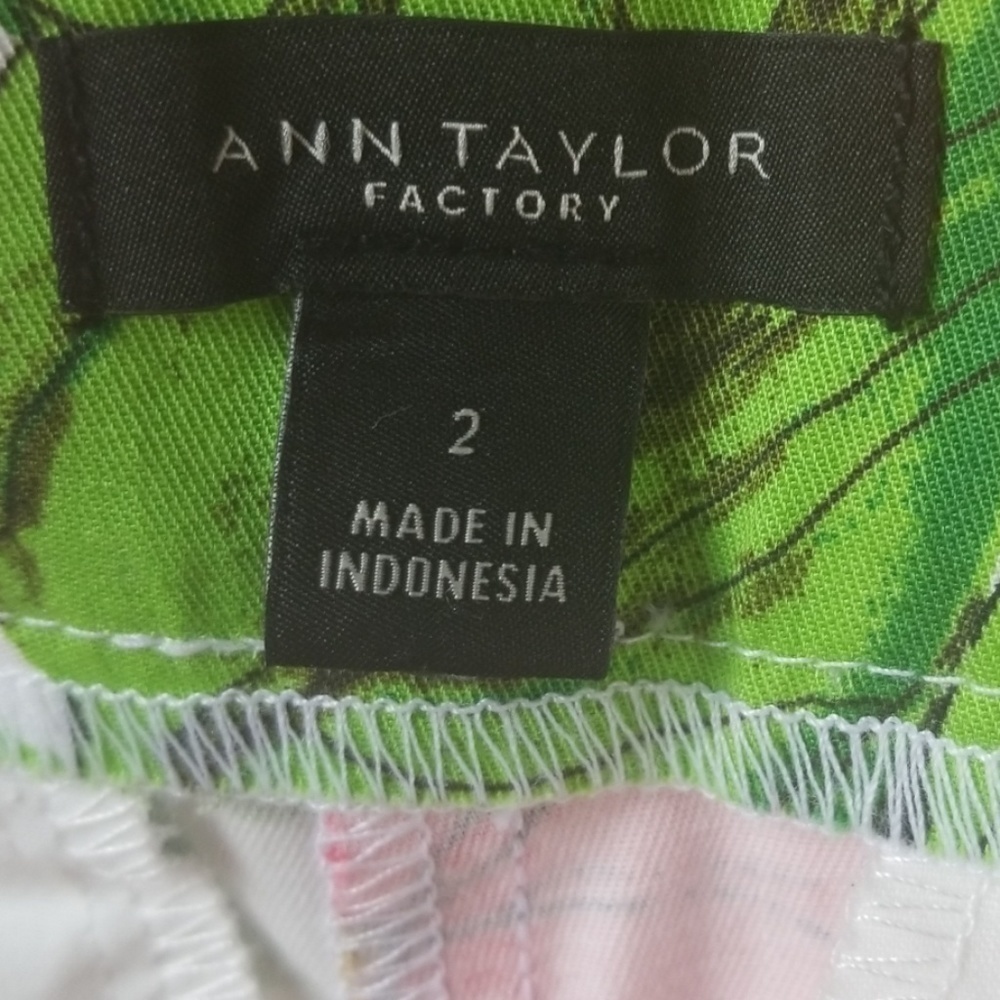 ANN TAYLOR FACTORY Foral Shorts! - Picture 3 of 5